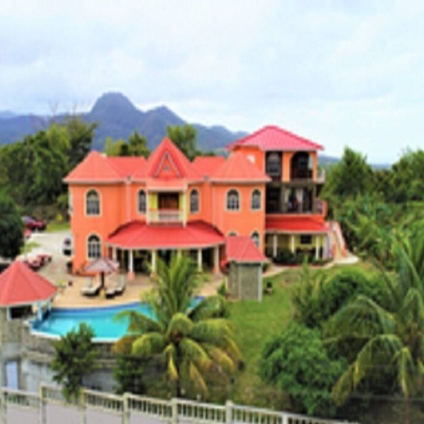 Captivating Mountain Views, Ocean Views, Romantic getaway