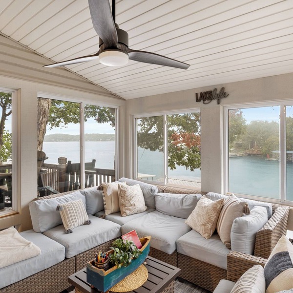 Captivating Views, Amazing Design and Lake Living