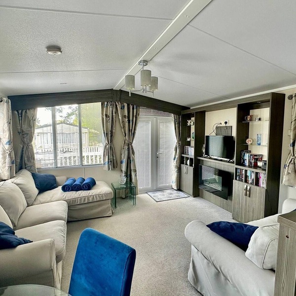 Caravan - Sleeps 4 - Pool - Pet Friendly