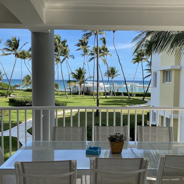 Caribbean Beachfront Ocean view Condo with high speed wifi and Cleaning Services