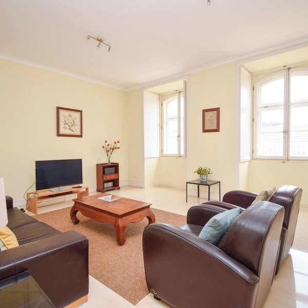 Carmo 15 Chiado – Spacious Bright Apartment with Great View in Perfect Location