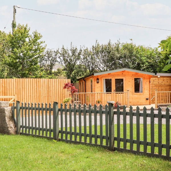 CARPENTER'S CABIN, with a garden in Redruth