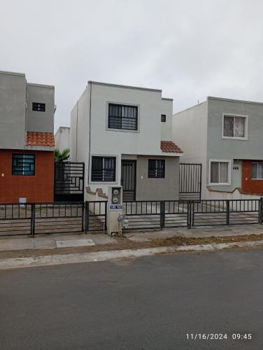 Casa Adobe clima total Starlink zona Aeropuerto