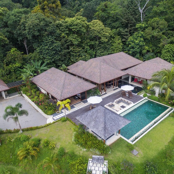 Casa Bellavia: Balinese Ocean-View Masterpiece on 25 Acres, Huge Pool, Fire Pit
