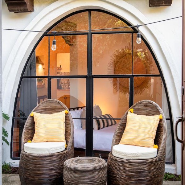 Casa Blanca Suite B2 - Sunlit Montecito Studio Retreat with Patio