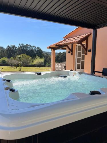 Casa con Piscina, Jacuzzi y Jardin en Abegondo, A Coruña