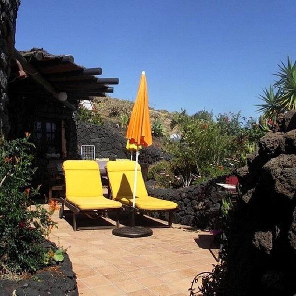 Casa Cora - dreamlike finca, pool, huge garden, WIFI, children's playground