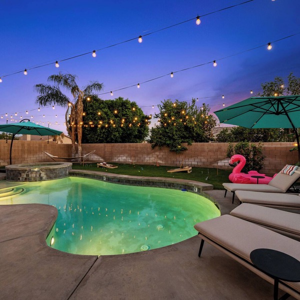 Casa Desert Muse: Heated Pool, Spa, Fire, Golf, Games, Pool Table, Art!