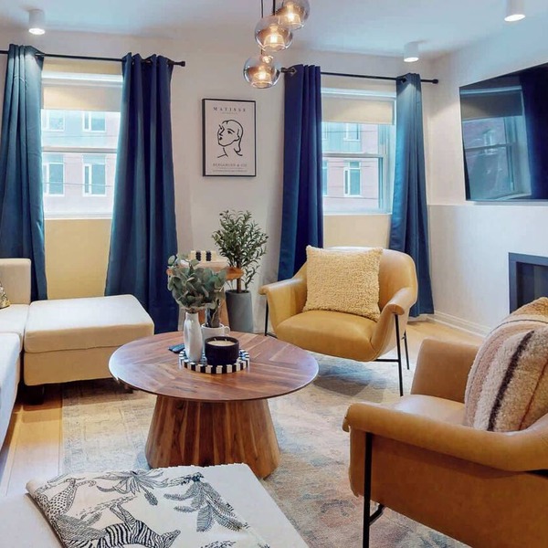Casa Hotels: Elegant 2BR Suite in Leslieville