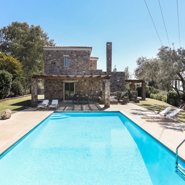 Casa Mai with private pool, up to 10 guests, 1 km. to Perdika, Aegina island