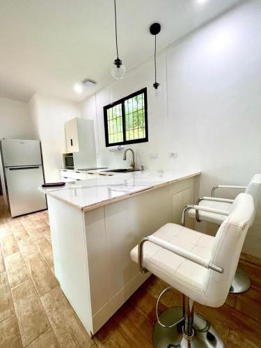 Casa Mono - Beach Walk Bungalows
