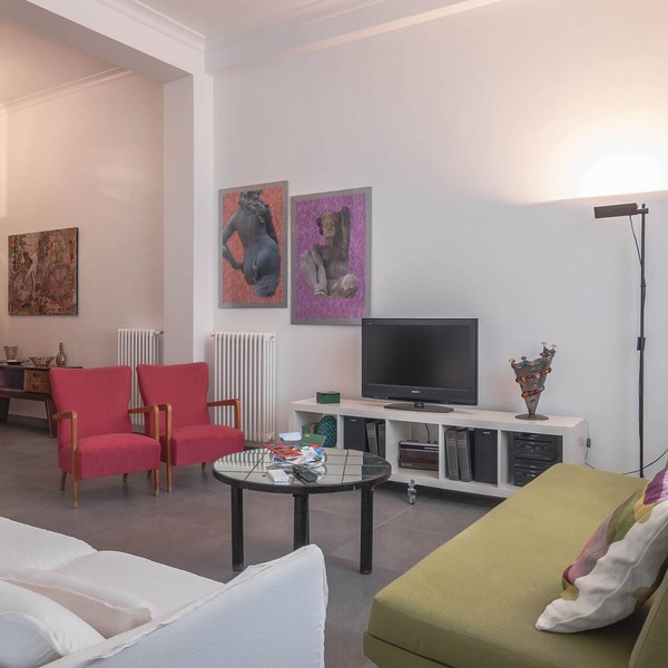 CASA ROSA - a central, bright and glamorous apartment