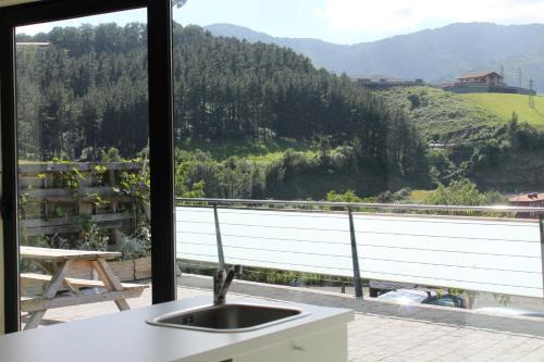 Casa Rural ABARAXKA- Espectaculares Vistas a las Verdes Montañas a sólo 20 minutos de la Playa"