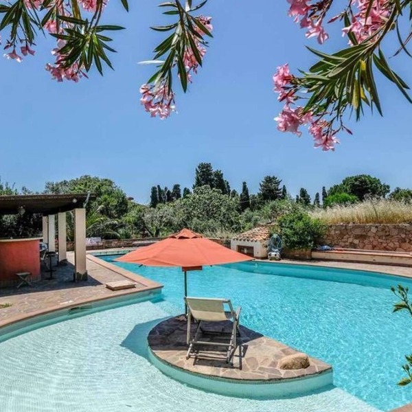 Casa Rustico, large pool, 350m from the beach, by the river.