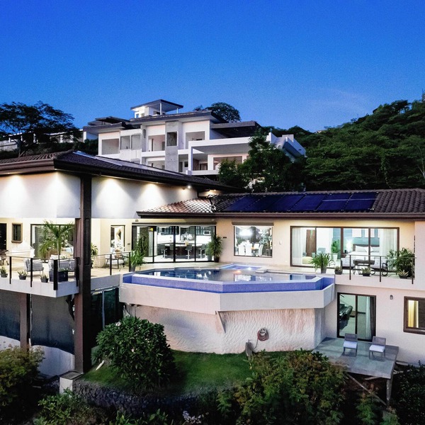 Casa Timlin - Solar Hot Tub, Concierge, Daily Housekeeping