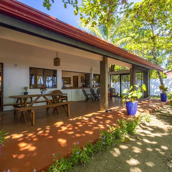 Casa Tortuga - Beautiful Spacious Beachfront House