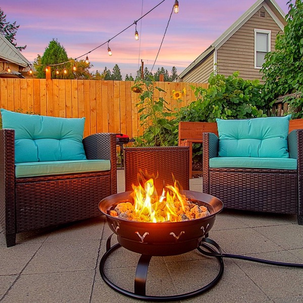 Cascade Getaway - Heart of Cle Elum - Full Kitchen, Private Patio & Pet Friendly