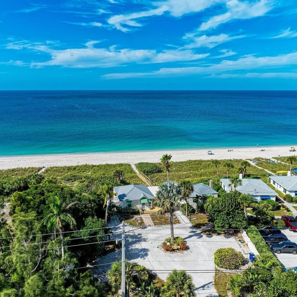 Casey Key Beachfront Escape: Charming 1BR Cottage