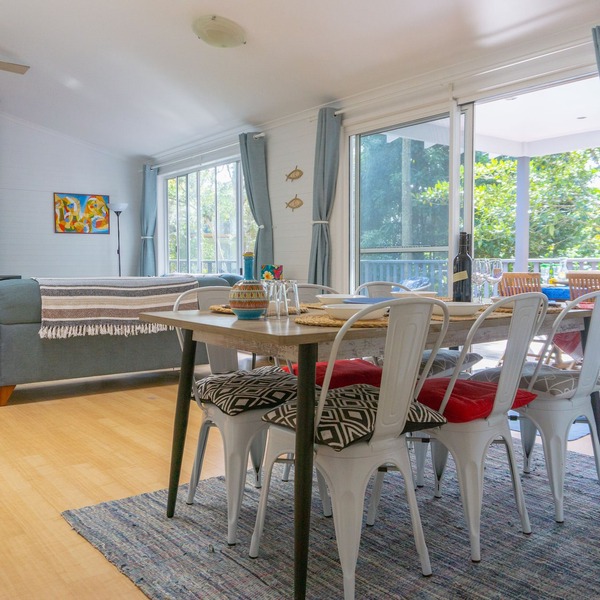 Castaway | Cosy-up by the fire | Opposite beach path | Pet friendly