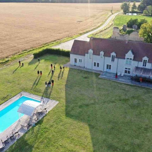 Castle Bizard 19p 10Br & 8 br, pool, Beauval
