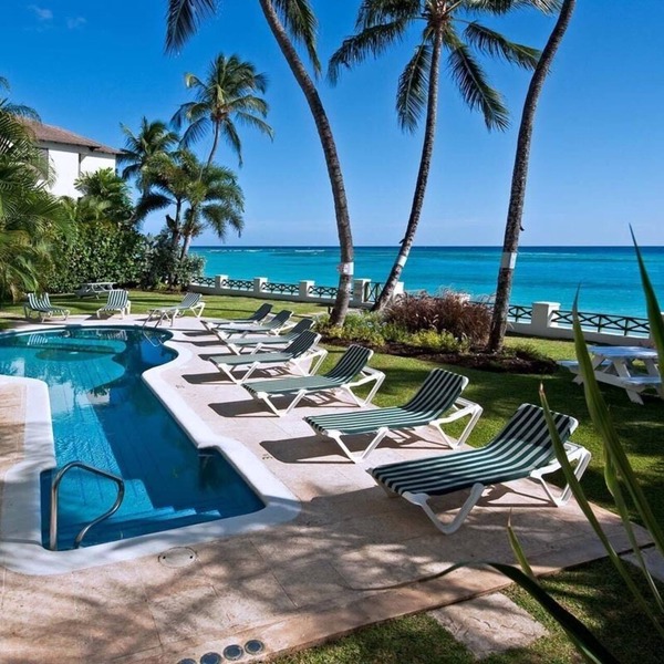 Casual Beachfront 1-Bed with Pool