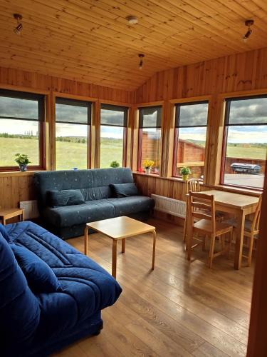CAT LOVERS ONLY! Bright and Peaceful Cabin with Views & Hot Tub
