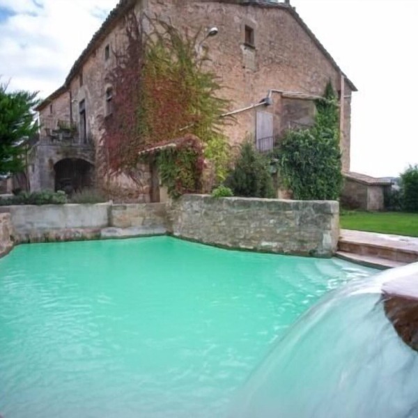 Catalan farmhouse of the seventeenth century rehabilitated everything and preserve its essence.
