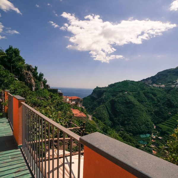Catarì studio apartment: sleeping in a scenic lemon grove on the Amalfi Coast!
