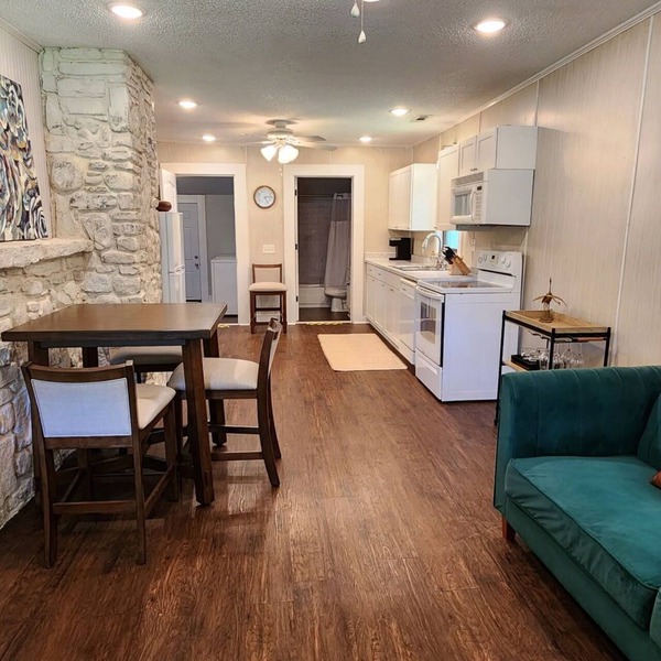Cave Springs Cottage