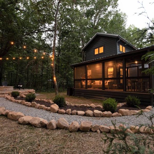 Caverns,Sewanee, Hikes,Waterfalls : Tiny Basecamp