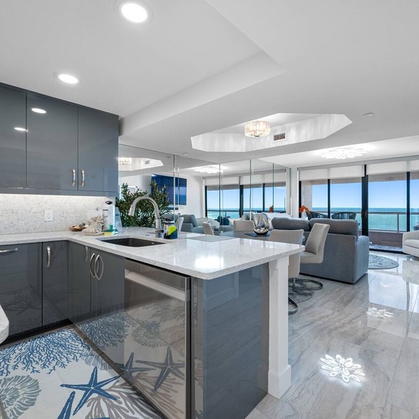 🌅 CBC 2-17C – Sunset Oasis |Gorgeous beach front with a private balcony, pool, gym!