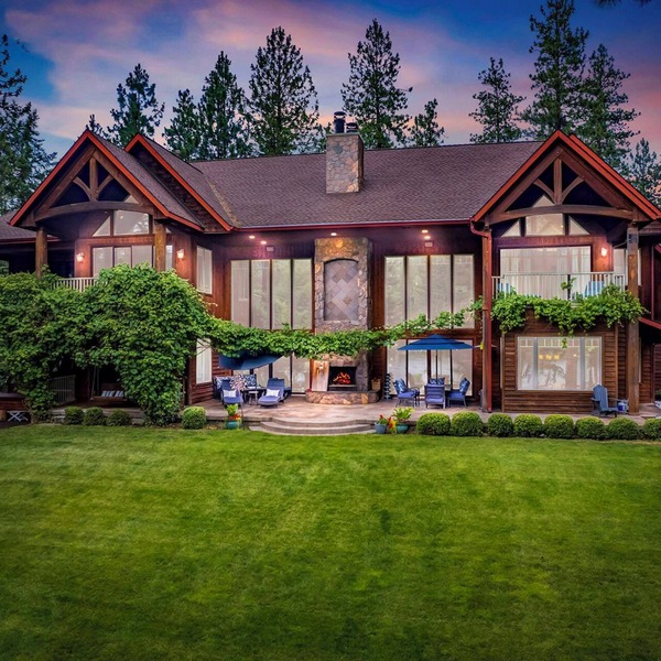 CDAs Finest Secluded Waterfront Estate 7000 Sq ft 5 Forested Acres-Close to town
