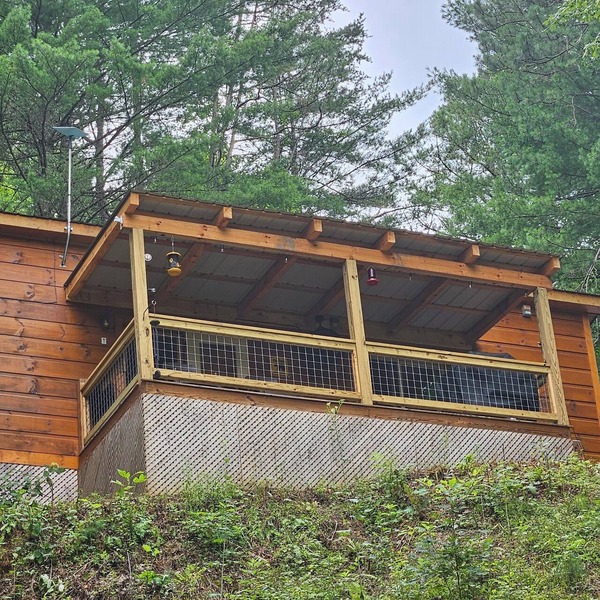 Cedar Bear Cabin - Cozy Mountain View Couples Retreat - Paved Drive & Starlink!