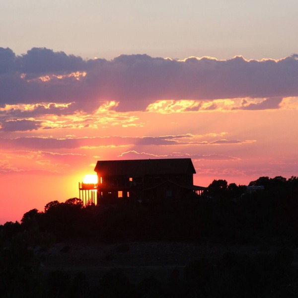 Cedar Bend Lodge Cabin @ Whispering Oaks, 20 miles from Moab!