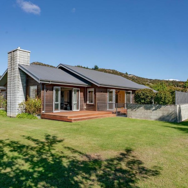 Cedar Sanctuary - Albert Town Holiday Home