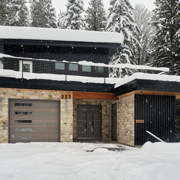 Cedar View: Luxurious 4-Bedroom Mountain Retreat Near Red Mountain Resort
