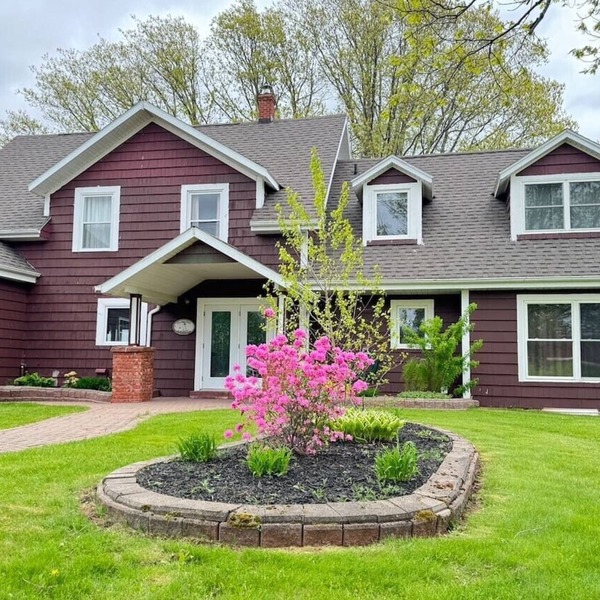 Cedayway Riverview Estate-by Brudenell River overseeing golf course