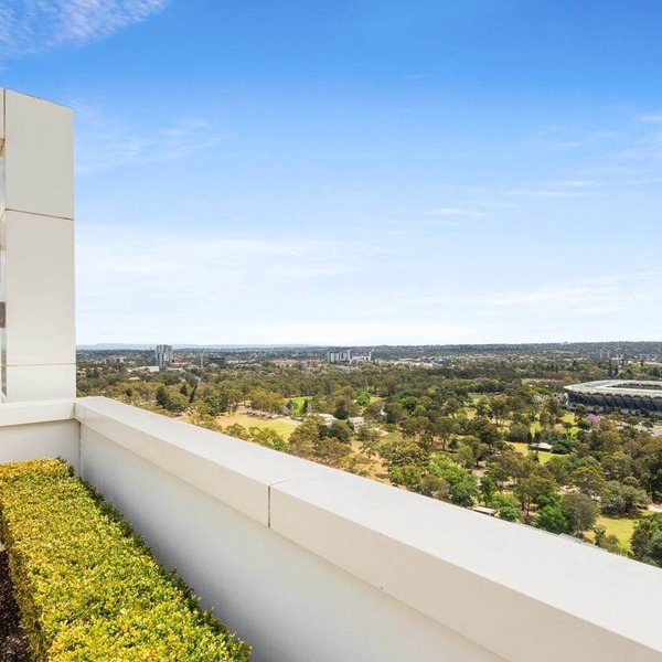 Central 2-Bed with Parking & Stunning Views