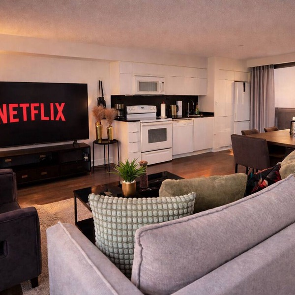 Central 2BR Condo | Steps to CN Tower & Union Station