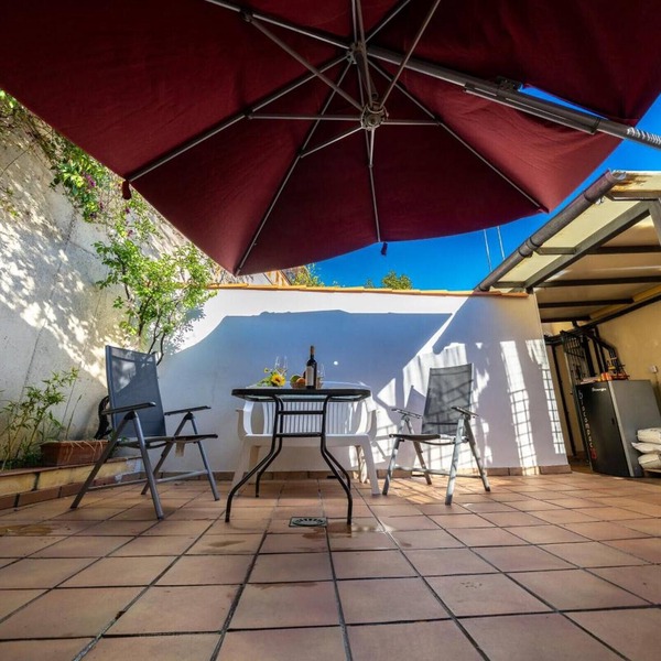 'Central Apartment Granada' with Shared Terrace, Wi-Fi and Air Conditioning