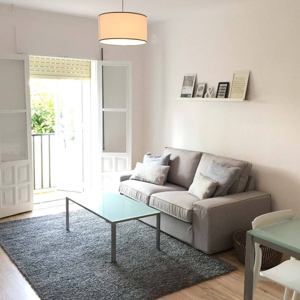 Central apartment on the banks of the Guadalquivir overlooking the Giralda.