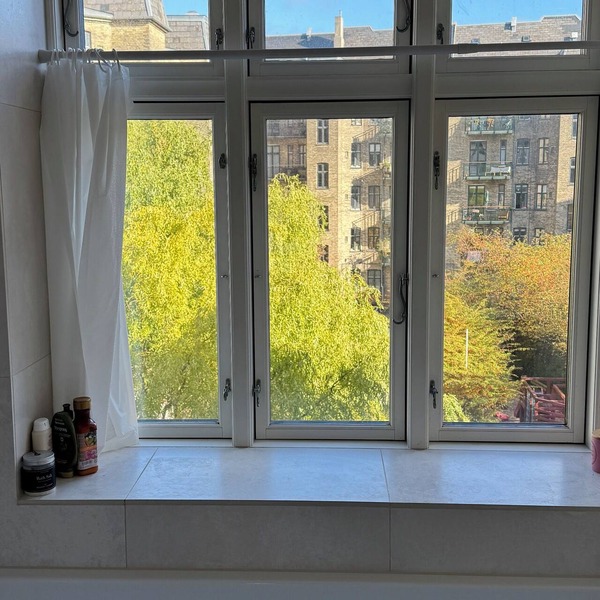 Central apartment with bathtub & balcony