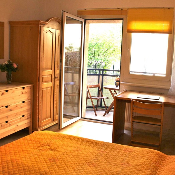 Central apartment with balcony, WLAN, 6 pers. -ONLY long-term lease min. 1 month