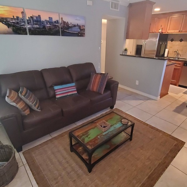 Central Austin - Hyde Park 1 Bed/Bath Pool WIFI Laundry. Ideal long term stay.