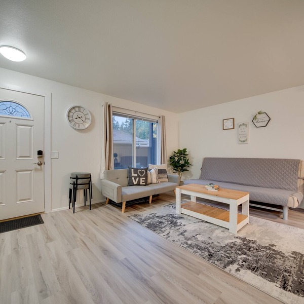 Central Bellevue North Suite Near Downtown & I-90