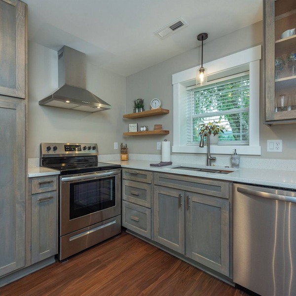 Central between Burnsville & Asheville, creek front w/ firepit and 2 porches!