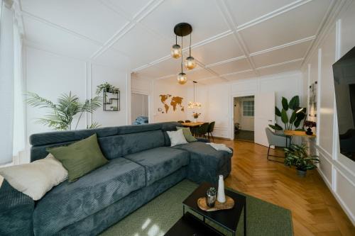Central Boutique Apartment - Garden with Riveraccess