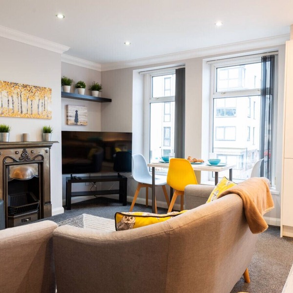 Central Cardiff 2-Bed Flat Near Stadium