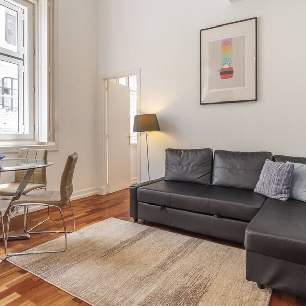 Central Chiado Flat with Elevator CH6 by LV Premier