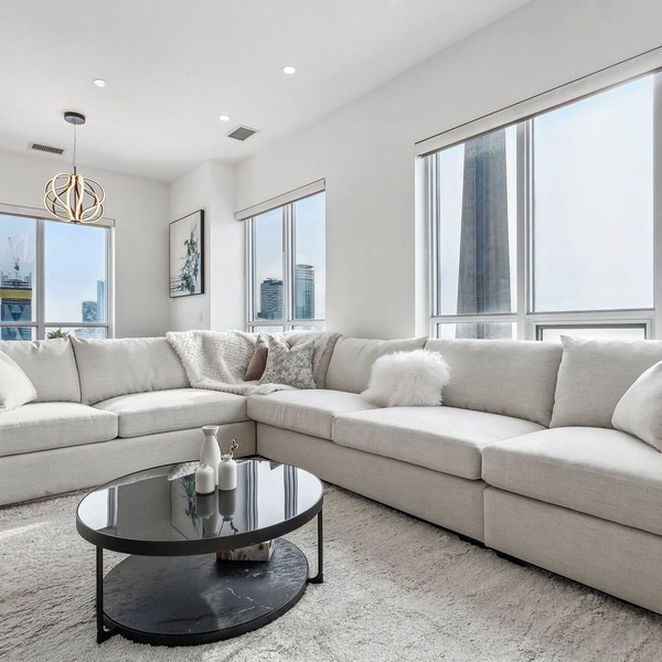 Central CN Tower View | 3bed 3 bath | 6 Guest | Pool | Gym | Parking